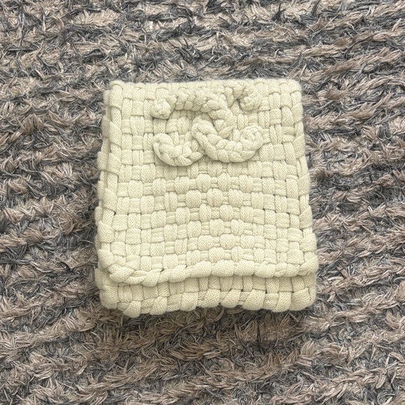 CHANEL Cream Textured Scarf - Picture 8 of 11